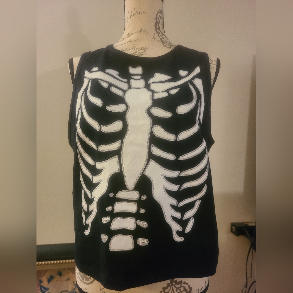 SOLD orever 21 Black and White Graphic Skeleton Tank sz 3X
